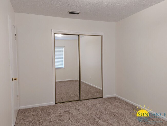 Building Photo - Great 2 Bedroom Duplex in Fort Walton Beach!