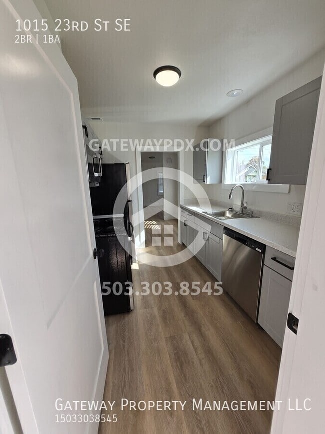 Building Photo - 1015 23rd St SE