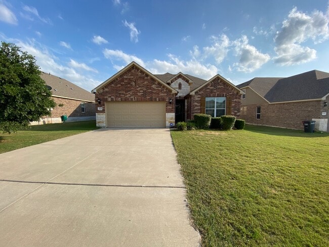 Building Photo - 820 Olive Ln