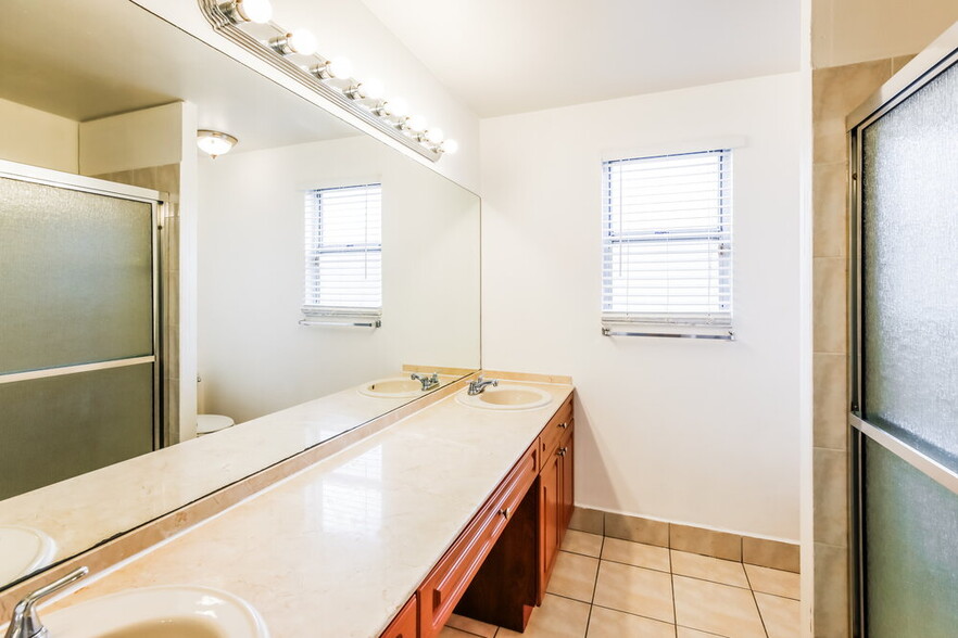 Building Photo - 3231 Ensenada Way