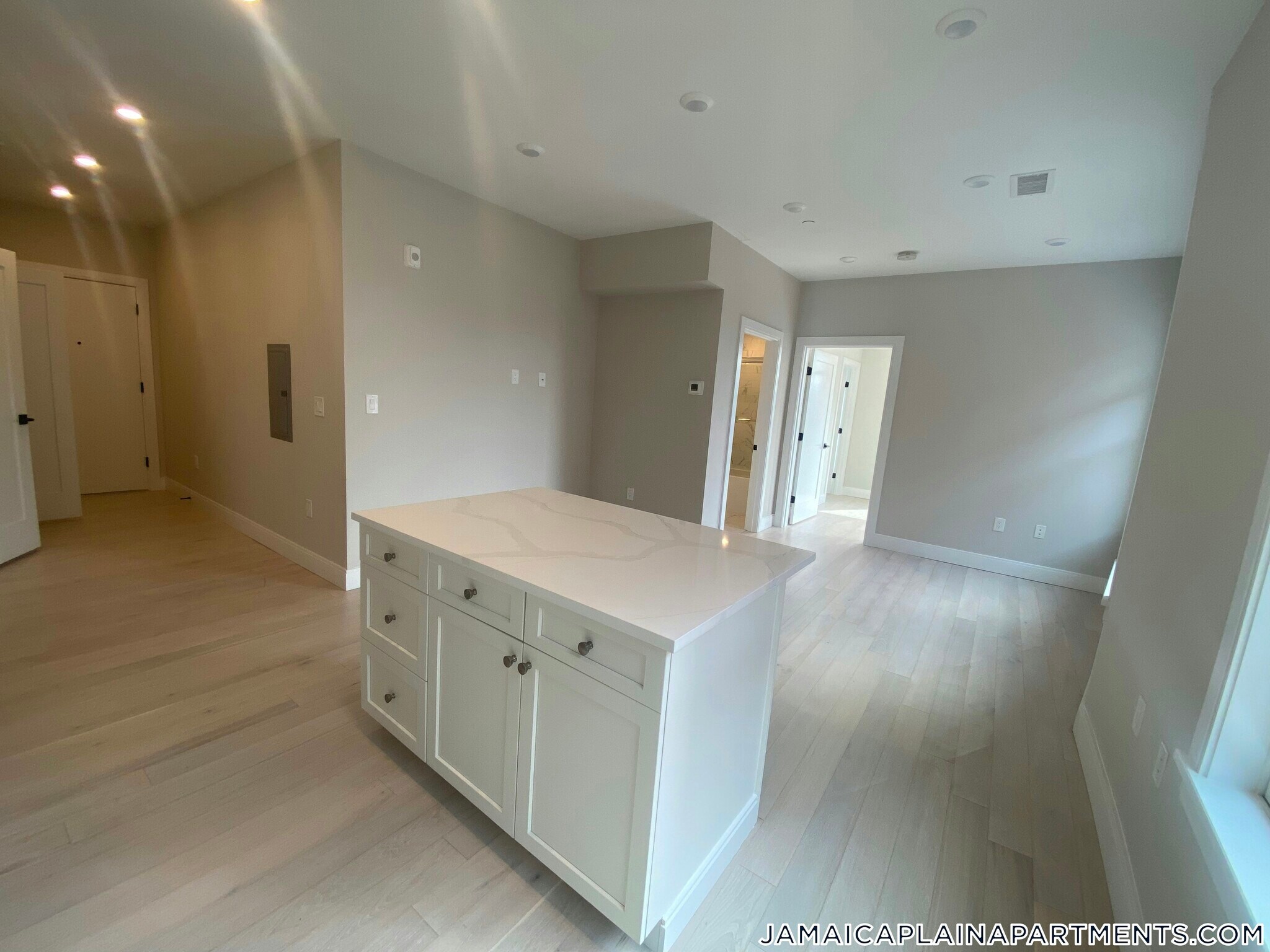 Building Photo - 197 Green St