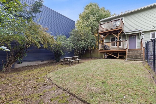 Building Photo - ALK - 1820 Sylvan Highlands Triplex