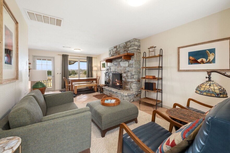 Building Photo - 17097 Lake Sequoyah Dr