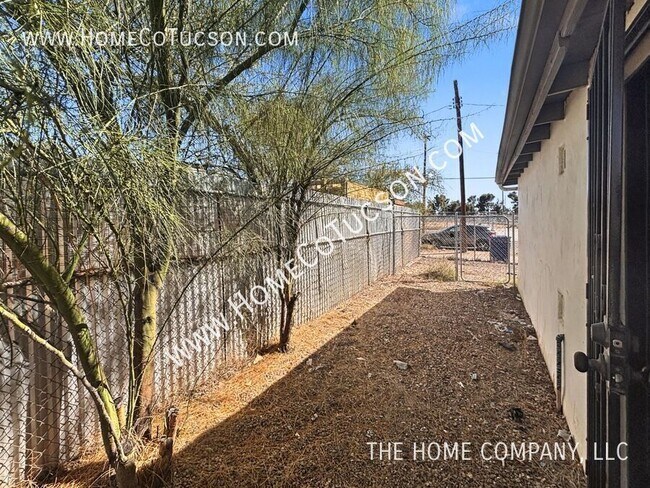 Building Photo - 1051 S 4th Ave