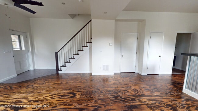 Building Photo - 160 Mansion St