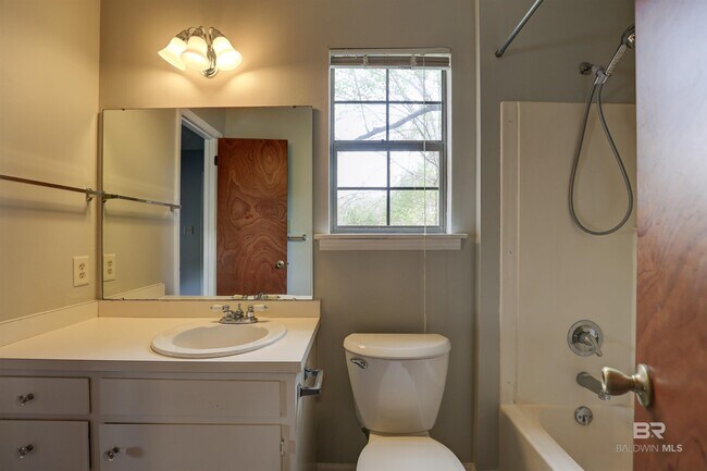 Building Photo - 509 Fels Ave