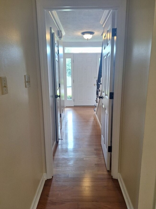 Building Photo - 4bd/3 bath located in desirable neighbor in Fox Den Subdivision in West Knoxville