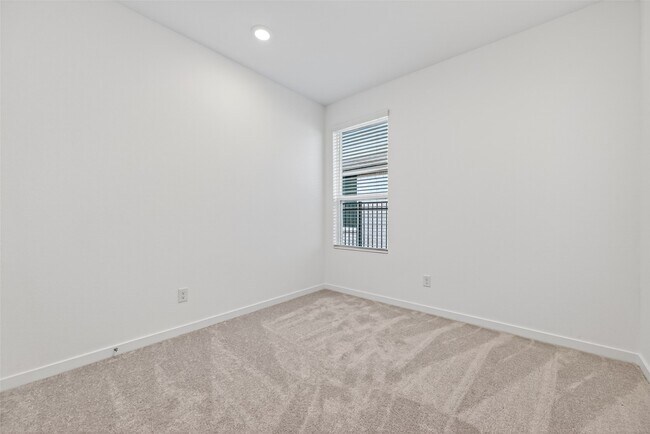 Building Photo - 27435 Sunterra Village Dr