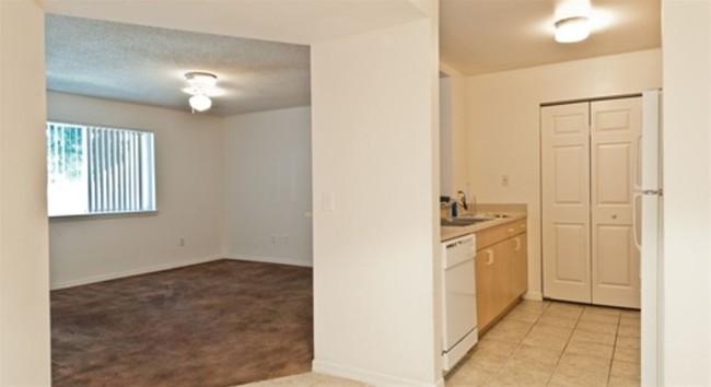 Kitchen and Interior - Country Manor Apartments