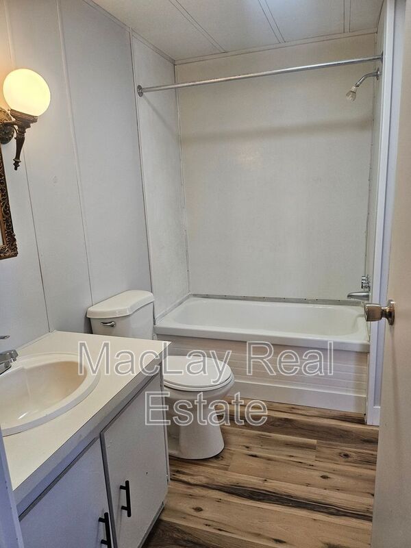 Building Photo - 901 S 95th St