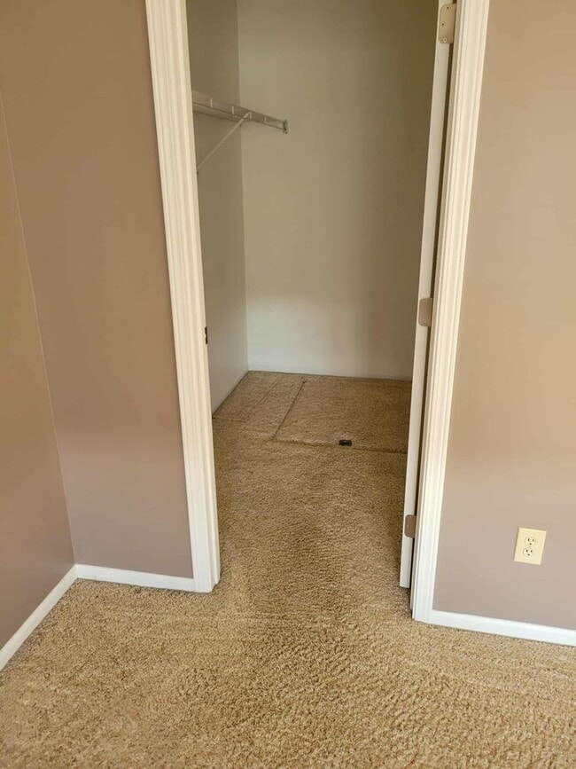 Building Photo - Two Bedroom Condo in BG