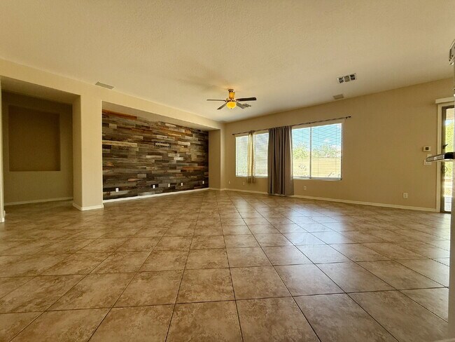 Building Photo - "Spacious 3-Bedroom/2 Full Bath Home with ...