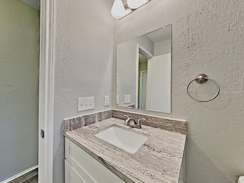Building Photo - 206 Kalmia Dr