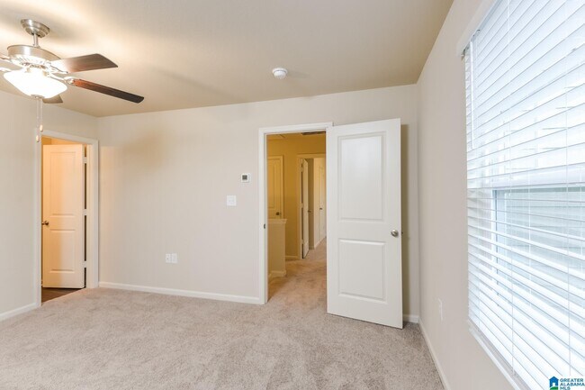 Building Photo - 690 Clover Cir