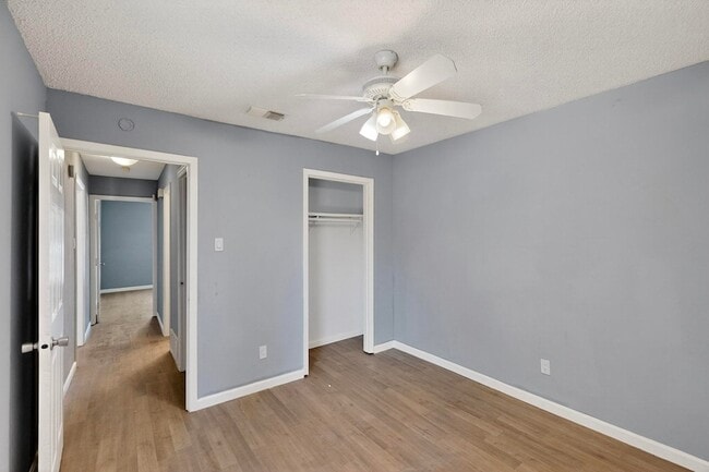 Building Photo - 2211 Sierra Dr