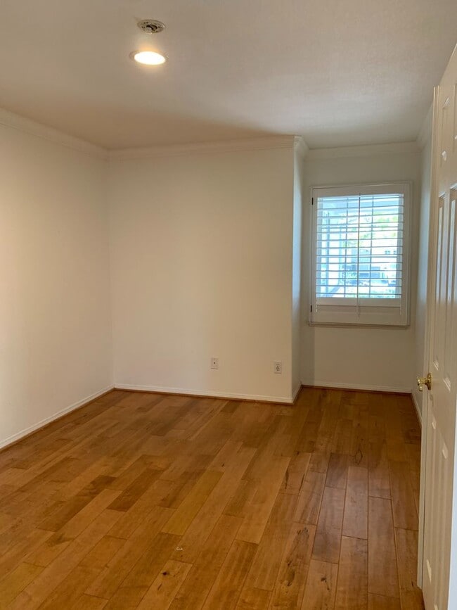 Building Photo - 3 Bedroom plus den in Goleta