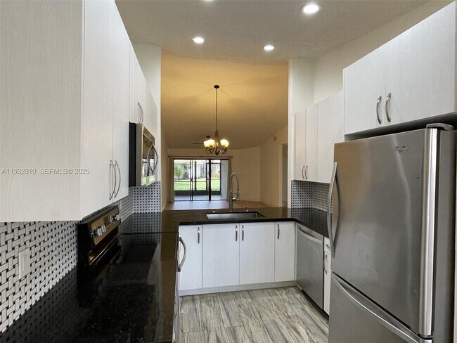 Building Photo - 16606 Greens Edge Cir