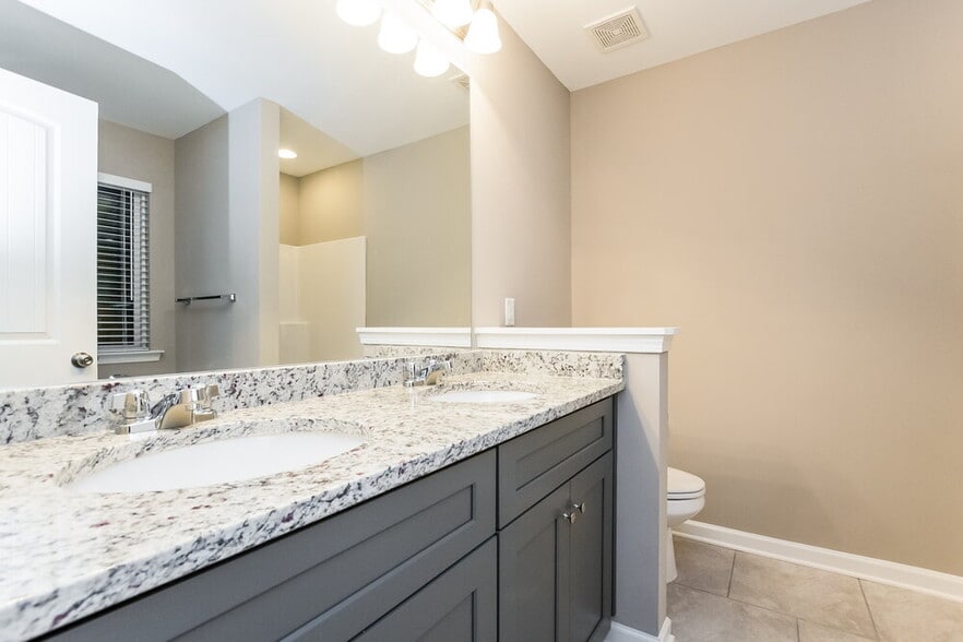 Building Photo - 398 Fieldcrest Dr