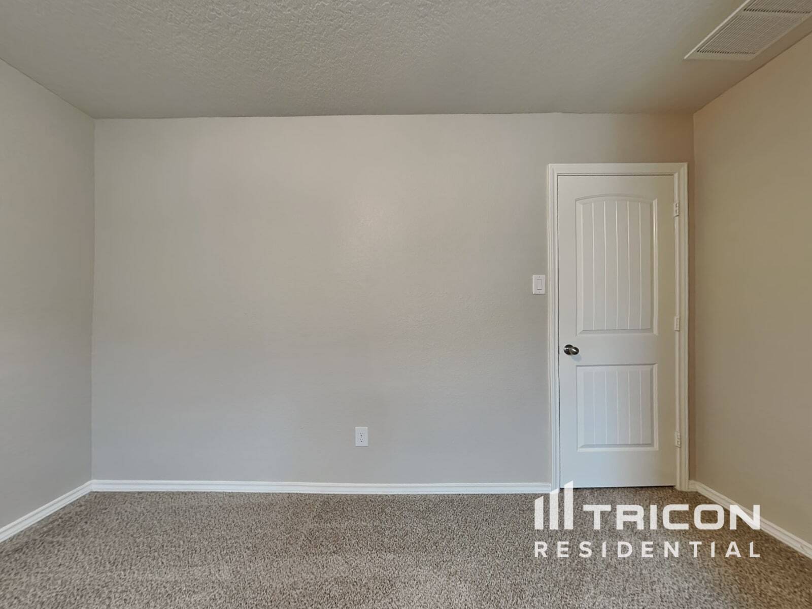 Building Photo - 221 Dylan Dr