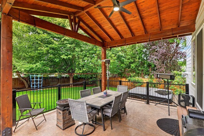 Building Photo - 3 Bedroom/2.5 Bath + Bonus Room & Outdoor living