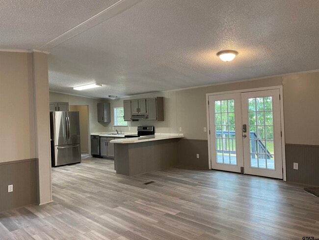 Building Photo - 22942 Shell Shore Dr