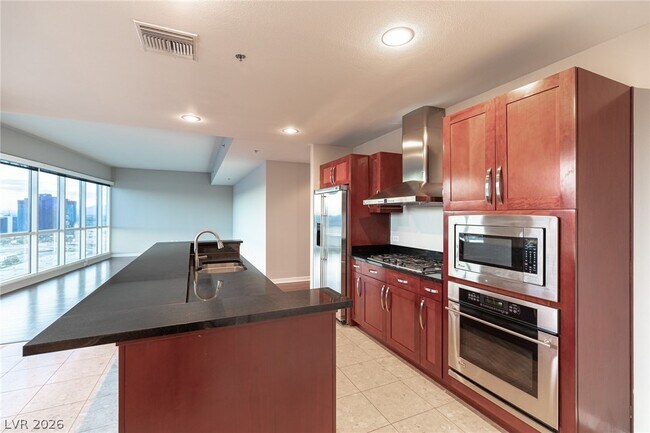 Building Photo - 4575 Dean Martin Dr