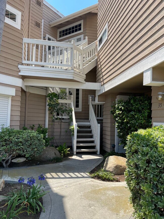 Building Photo - Beautiful Condo in La Jolla, San Diego! Fu...