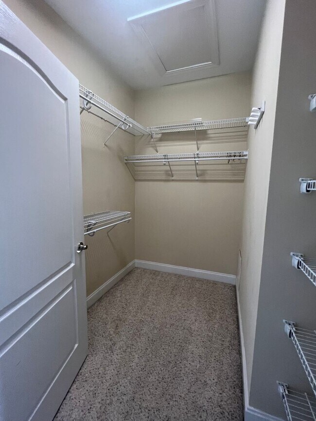 Building Photo - 210 Fountainhead Ln