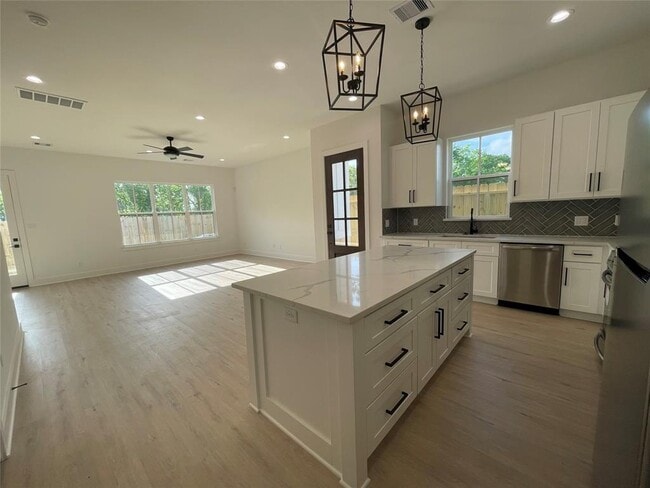 Building Photo - 6412 Highland Pine Ln