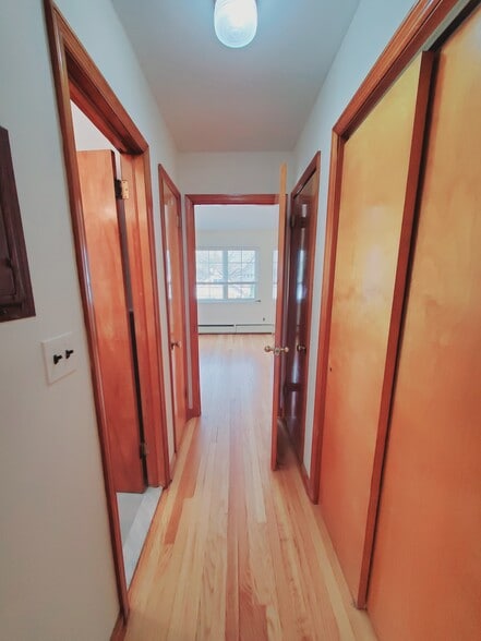 Building Photo - 19 Ponus Ave