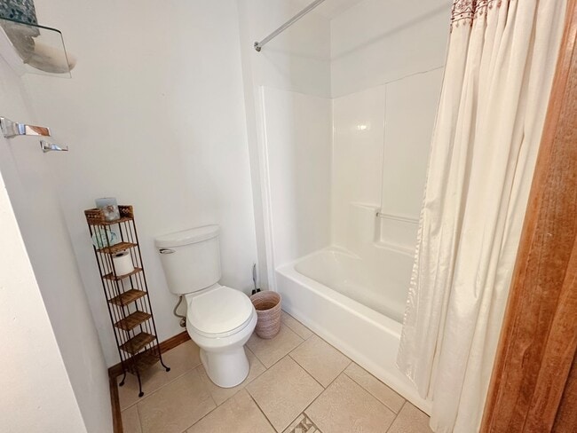 Building Photo - 7214 FIDDLER Ln