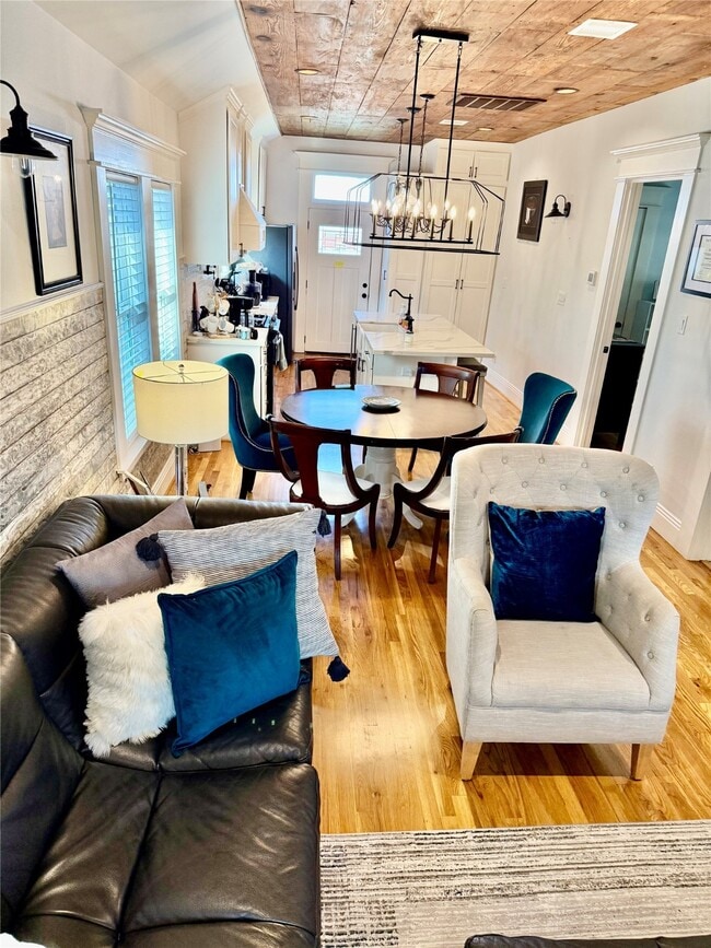 Building Photo - 1406 Edwards St