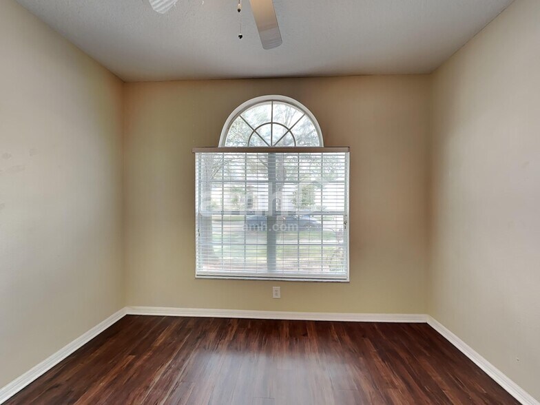 Building Photo - 17913 Timber View St