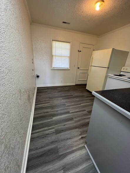 Building Photo - 209 Commercial St