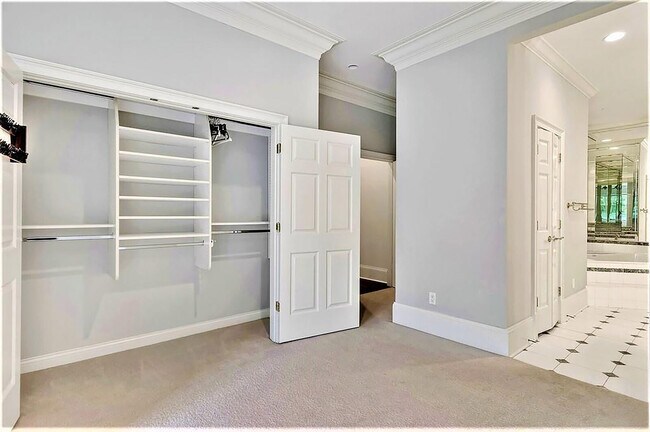 Building Photo - 3657 Peachtree Rd NE