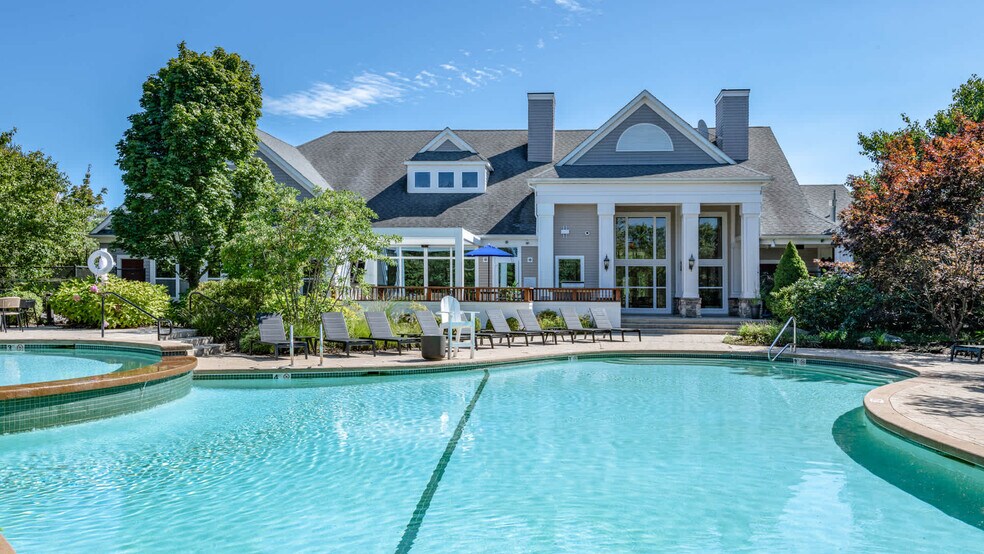 Building Photo - 333 Ricciuti Dr