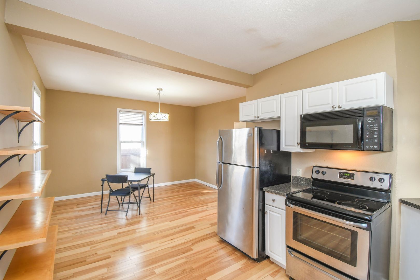 Building Photo - 817 W 12th St