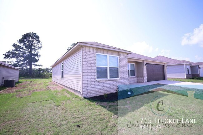 Building Photo - 715 Thicket Ln