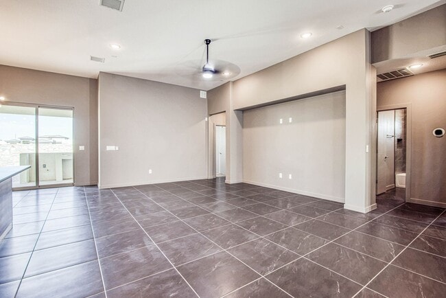 Building Photo - Beautiful East side House 4 bed-2.5 baths, part of The Overlook Casa Club that includes Swimming ...
