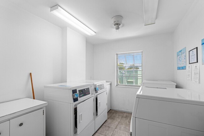 Building Photo - 2221 NE 68th St