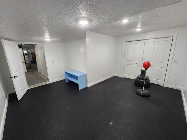Building Photo - 6817 Timber Ct