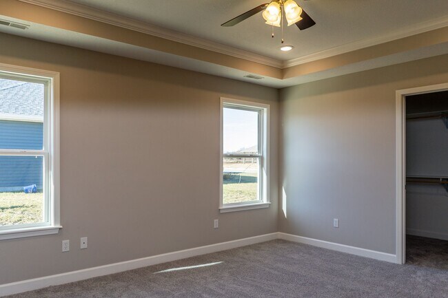 Building Photo - Lovely home for rent in established neigborhood