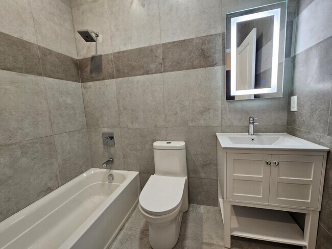 107 Magazine St 2R - 110 Magazine St