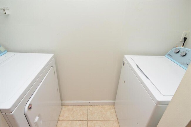 Building Photo - 2904 Lichen Ln