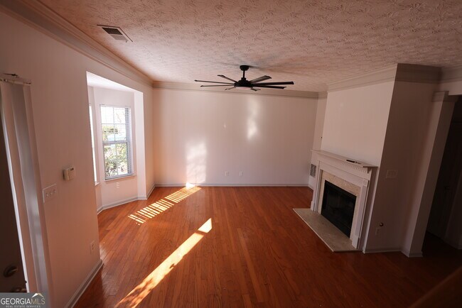 Building Photo - 5460 Hampton Ct