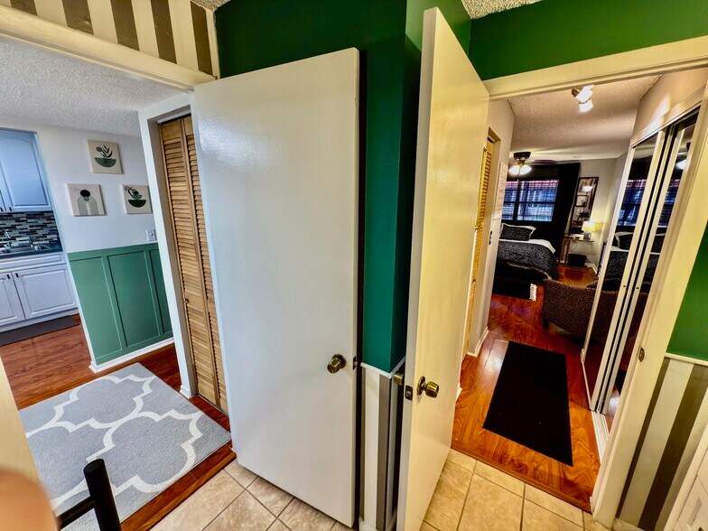 Building Photo - 7610 Stirling Rd