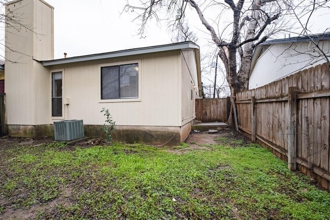 Building Photo - 604 Misty Morning Way