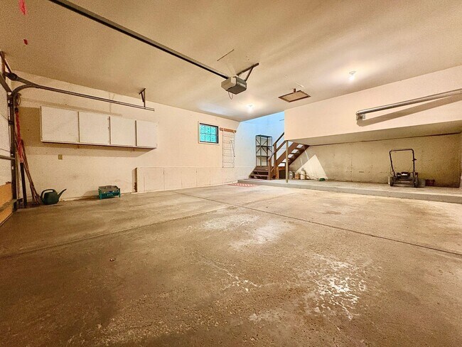 Building Photo - 21485 Wallen Dr