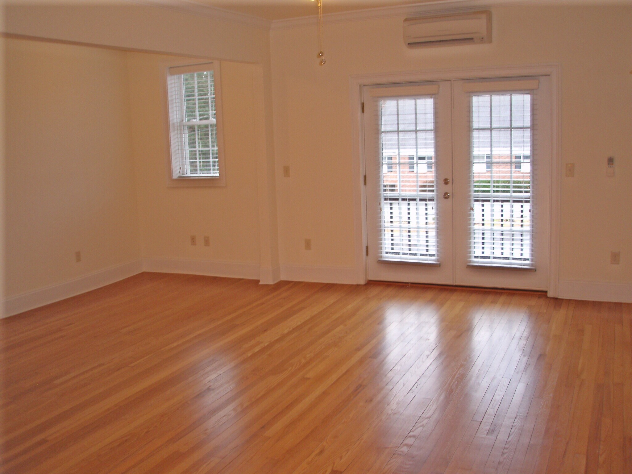 Building Photo - 616 5th Ave W