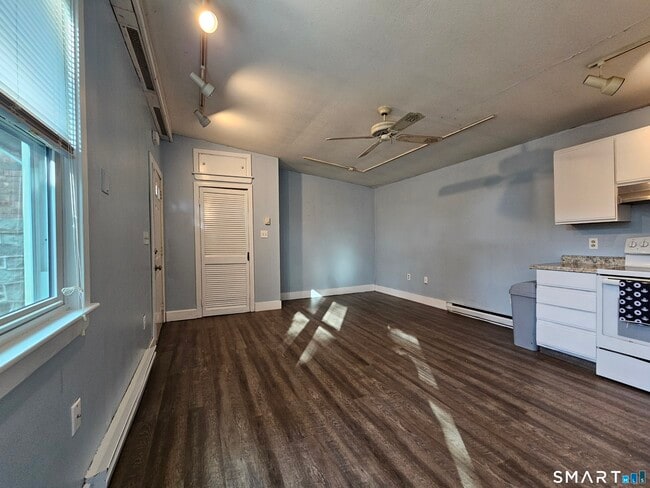 Building Photo - 57 Warren St